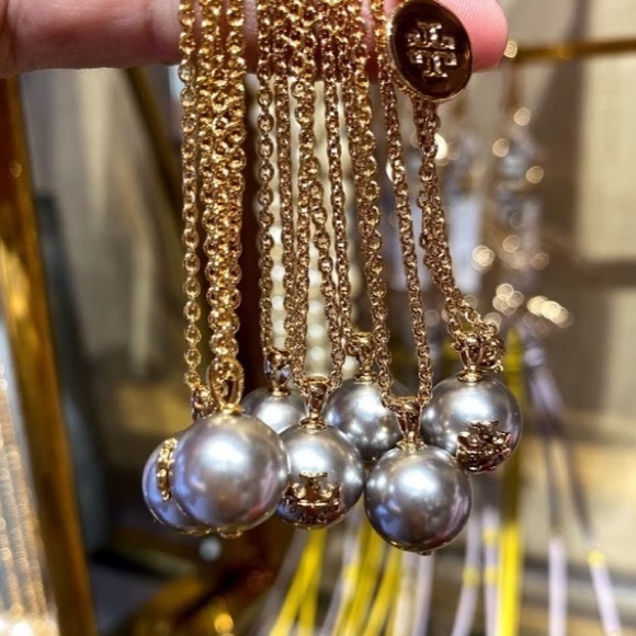 Tory Burch NWT Authentic Timeless Classic Luxe Preppy Gray Pearl Chain Necklace
